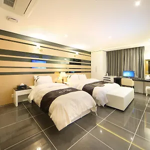 3* Hotel Cube